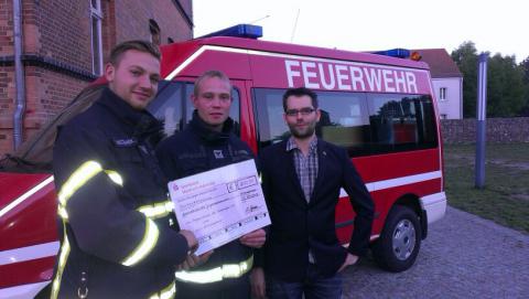 Scheckbeträge an die Jugendfeuerwehr